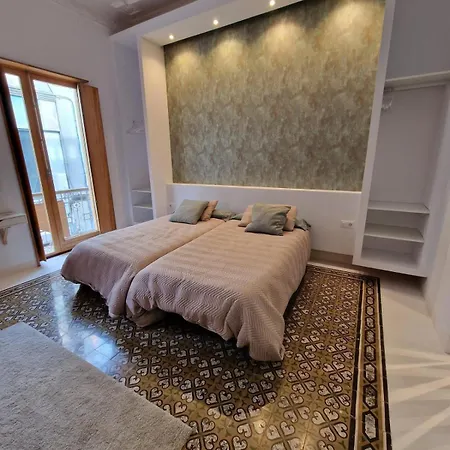 Lägenhet Trianasuites